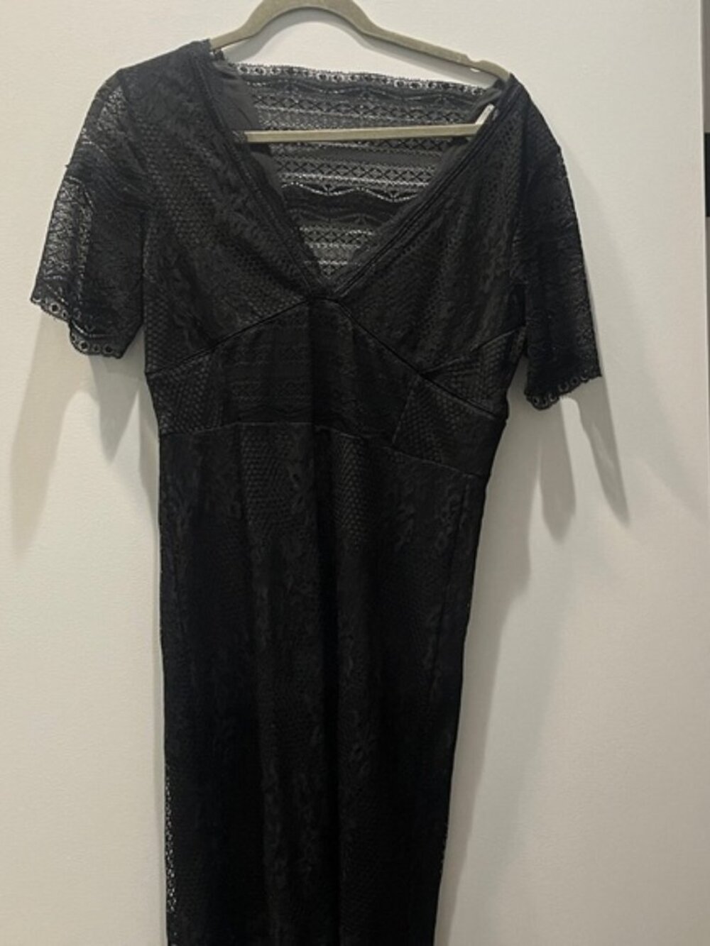 Chic Black Lace Midi Dress